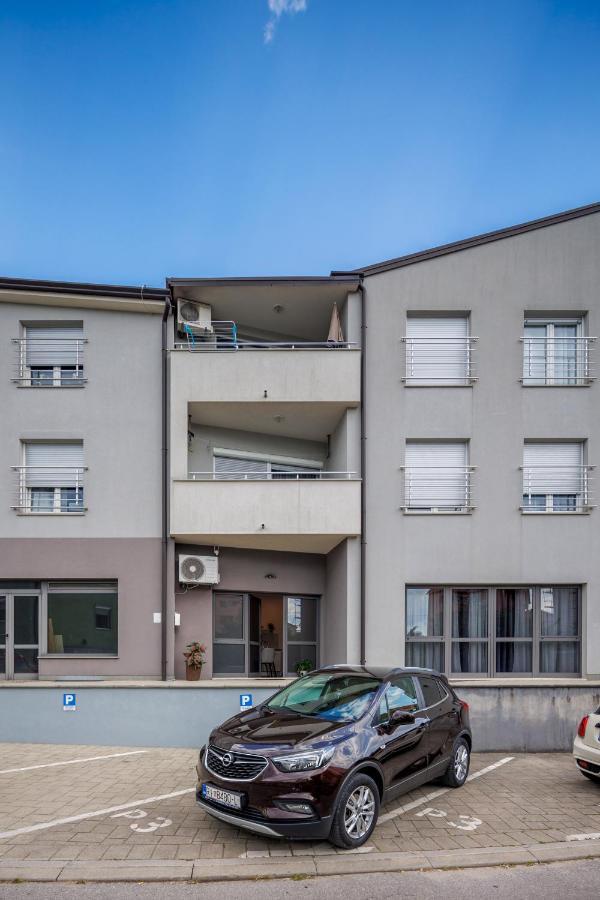 Terra 5 Deluxe Apartment On The Ground Floor With Private Parking Rijeka Ngoại thất bức ảnh