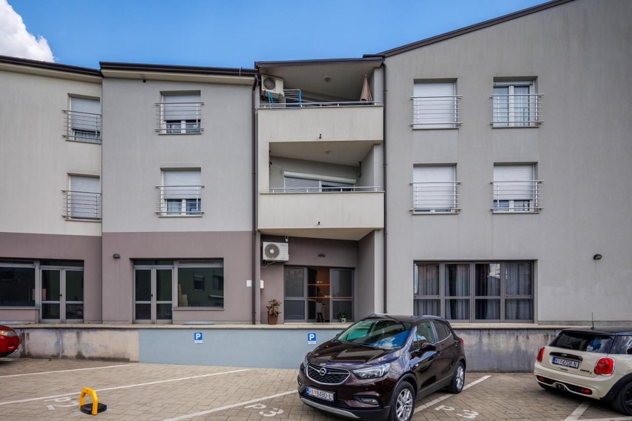 Terra 5 Deluxe Apartment On The Ground Floor With Private Parking Rijeka Ngoại thất bức ảnh