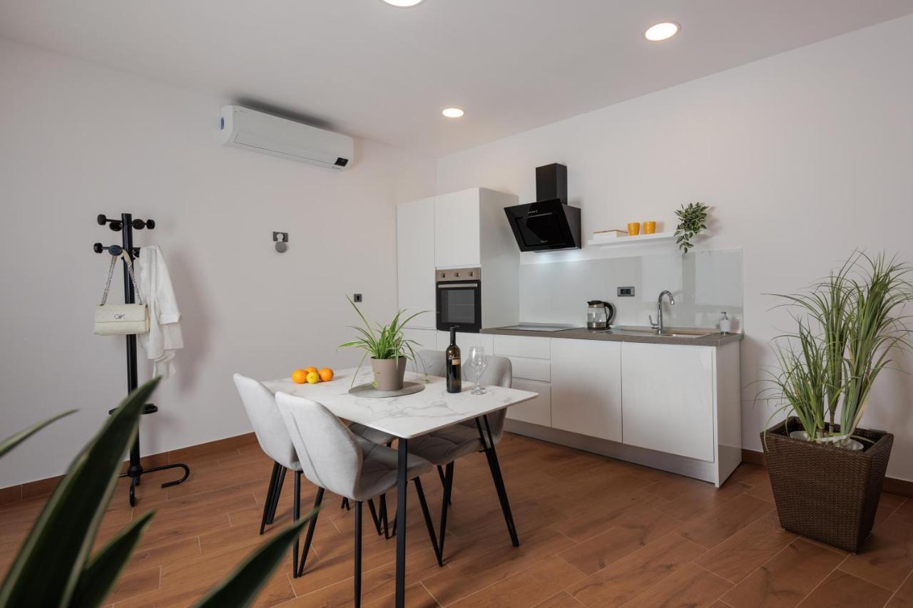 Terra 5 Deluxe Apartment On The Ground Floor With Private Parking Rijeka Ngoại thất bức ảnh